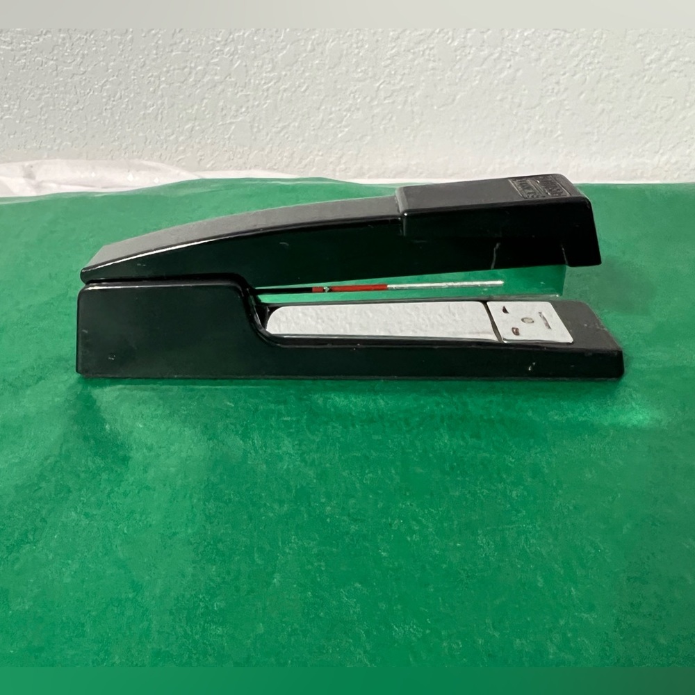 Bostitch Desktop Stapler, 20 Sheet Capacity, Black B440